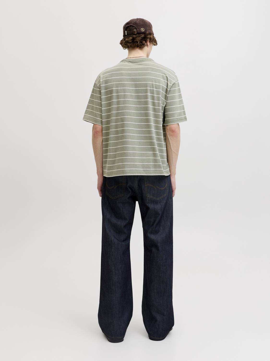 model_shot-back